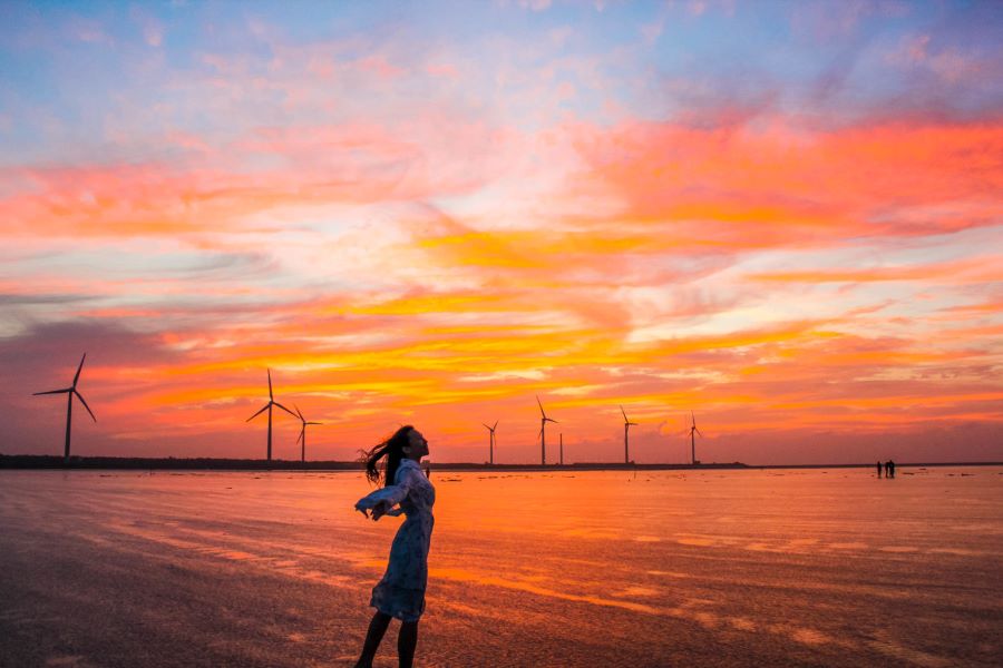 Cảnh đẹp lãng mạn mỗi khi hoàng hôn buông xuống tại Gaomei Wetland