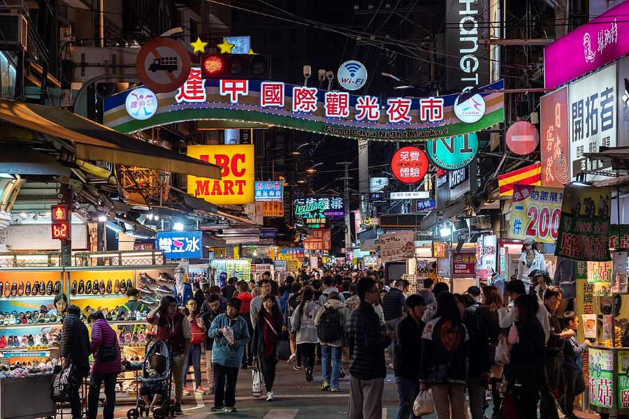 Không khi nhộn nhịp, tấp nập tại Chợ Đêm Feng Chia