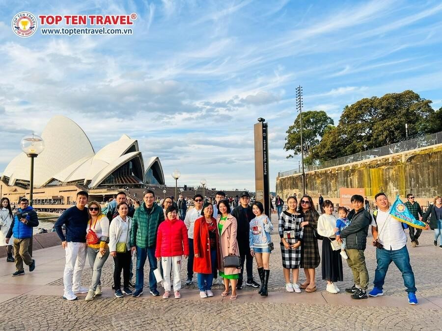 Du khách tham gia hành trình tour Úc của Top Ten Travel