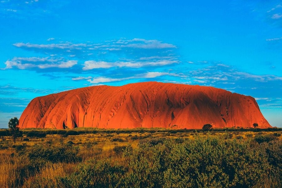 Uluru, còn được gọi là Ayers Rock, là một trong những biểu tượng nổi tiếng của Australia