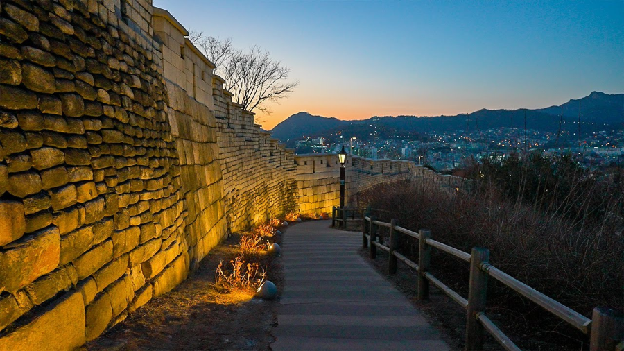 Công viên Naksan nổi tiếng là một trong những điểm đến được nhiều du khách lựa chọn khi đi du lịch Hàn Quốc