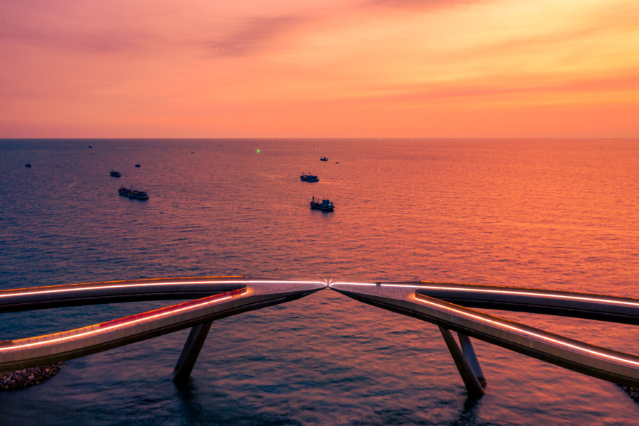 Hoàng hôn là thời điểm Cầu Hôn Phú Quốc trở nên xinh đẹp và lãng mạn hơn bao giờ hết