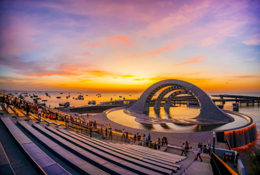 Ngoài vẻ đẹp lãng mạn, bạn còn có thể trải nghiệm nhiều điều thú vị khác tại Cầu Hôn Phú Quốc