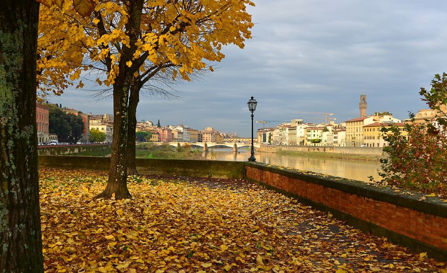 Bức tranh Florence cổ kính hiện lên dưới ánh nắng ban mai lung linh của mùa thu hệt như một bản tình ca lãng mạn dành tặng du khách