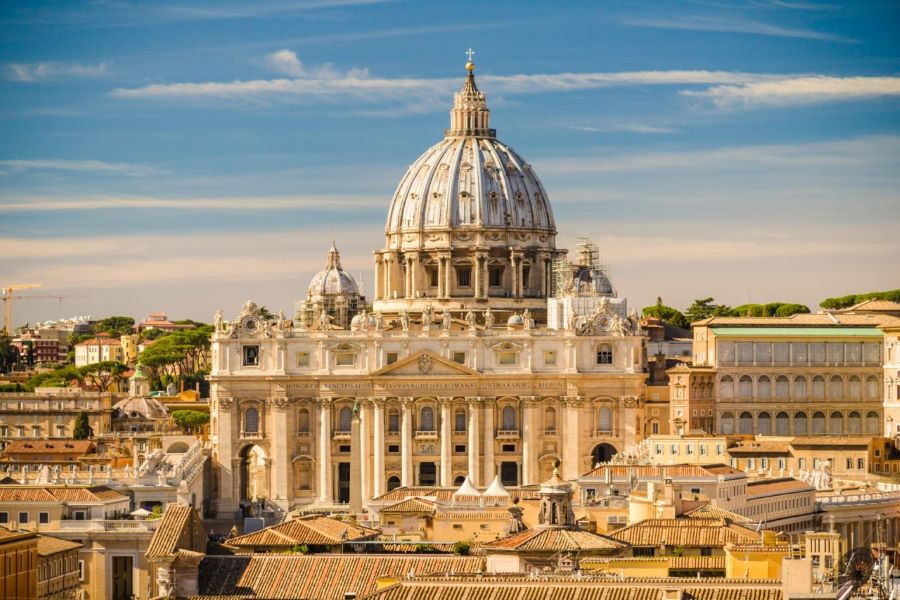 Tọa lạc uy nghi giữa lòng thủ đô Rome, St. Peter không chỉ là trung tâm của Giáo hội Công giáo mà còn là điểm đến du lịch nổi tiếng