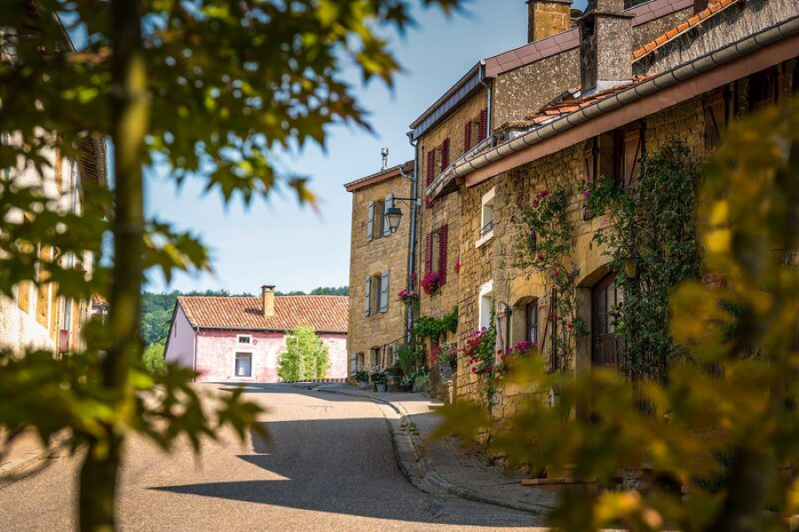 Với khí hậu ôn hòa quanh năm, Torgny mang đến một cảm giác ấm áp, dễ chịu, đặc biệt là mỗi khi thu về