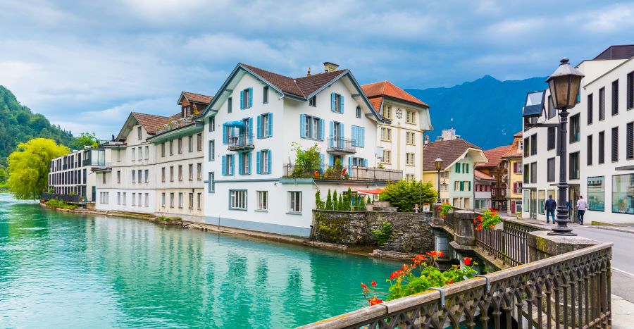 Thị trấn Interlaken xinh đẹp là một trong những địa điểm được các tín đồ xê dịch yêu thích nhất