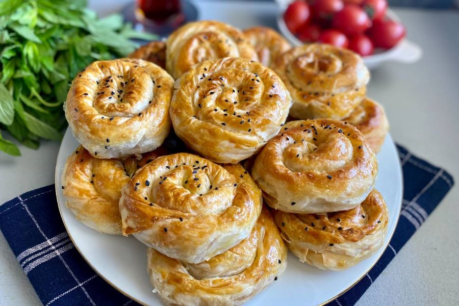 Bánh Börek là một loại bánh nổi tiếng trong ẩm thực Thổ Nhĩ Kỳ