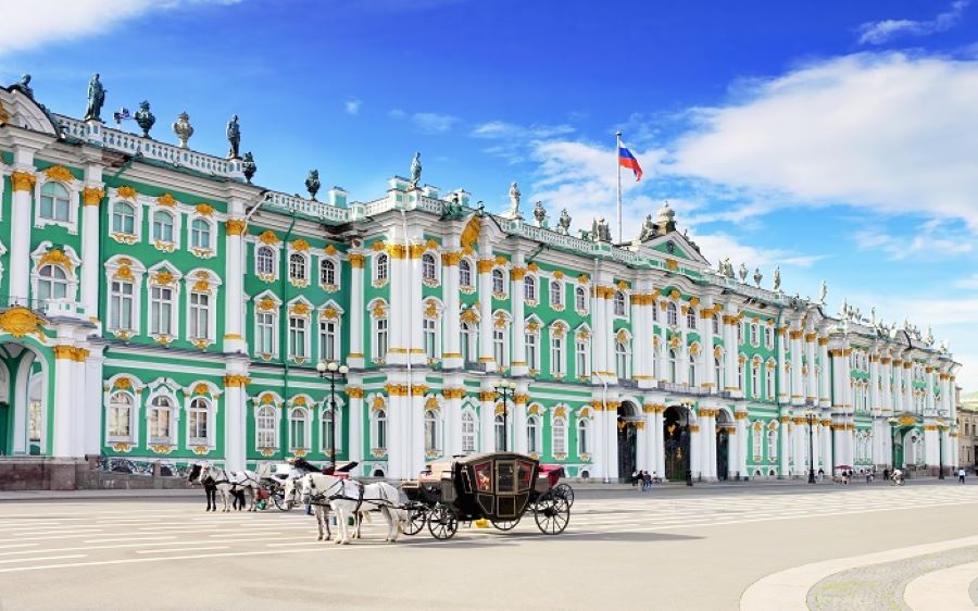 Tọa lạc ngay trung tâm thành phố Saint Petersburg của nước Nga, cung điện Mùa đông là một kỳ quan kiến trúc đỉnh cao và là niềm tự hào của người dân Nga