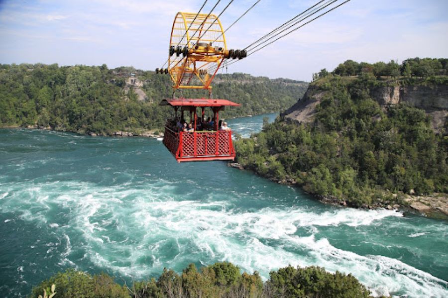 Ngồi cáp treo ngắm thác Niagara từ trên cao