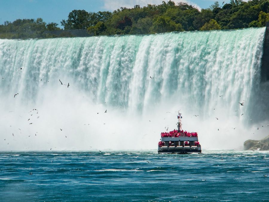 Ngắm thác Niagara khi dạo trên du thuyền
