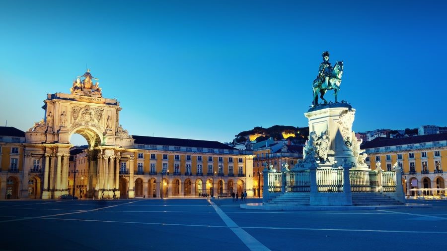 Praça do Comércio về đêm lên đèn lung linh