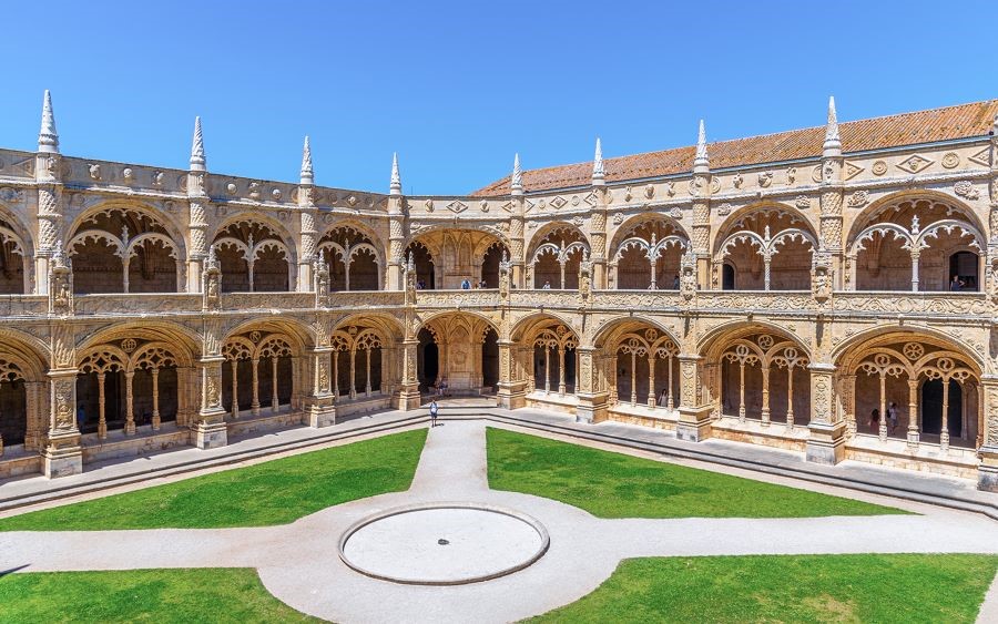 Bên trong tu viện được phân chia thành nhiều khu vực khác nhau