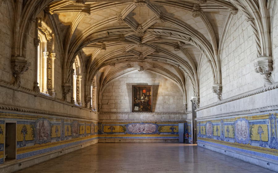 Phong cách trang trí bên trong tu viện vô cùng hài hòa