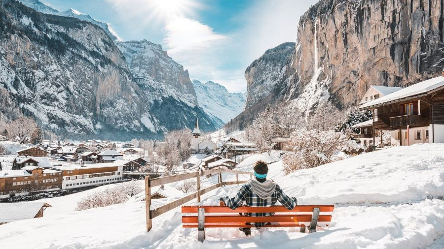 Những ngọn núi tuyết sở hữu khung cảnh lung linh, huyền ảo hệt như bước ra từ thế giới cổ tích