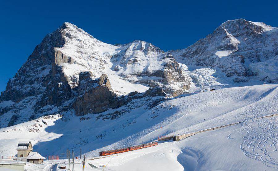  Jungfrau - ngọn núi cao nhất thuộc dãy Alps hùng vĩ