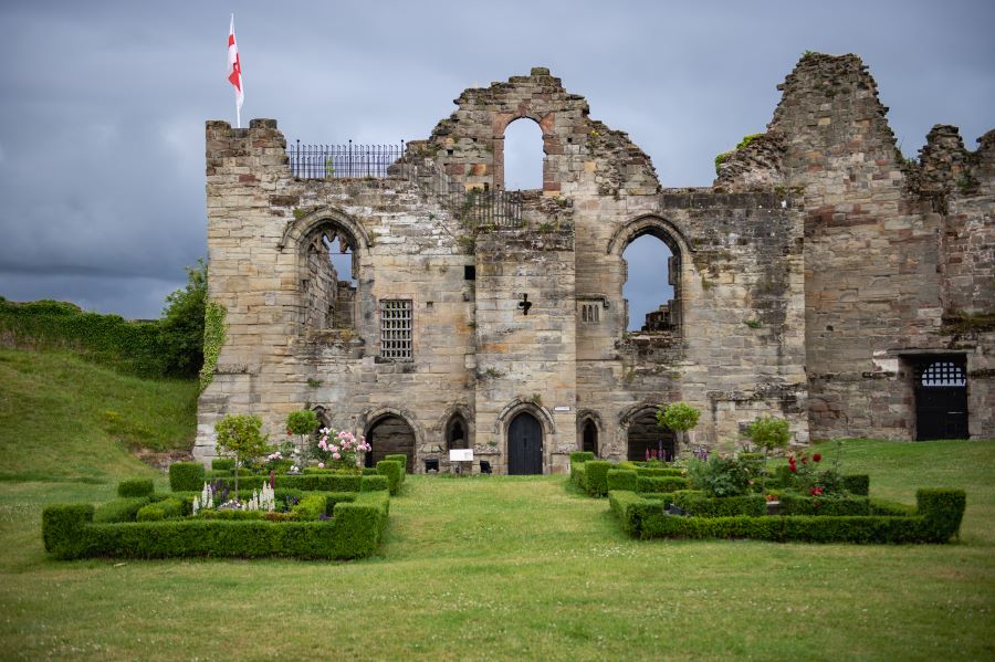 Lâu đài Tutbury gắn liền với nhiều giai thoại huyền bí nhất nước Anh 