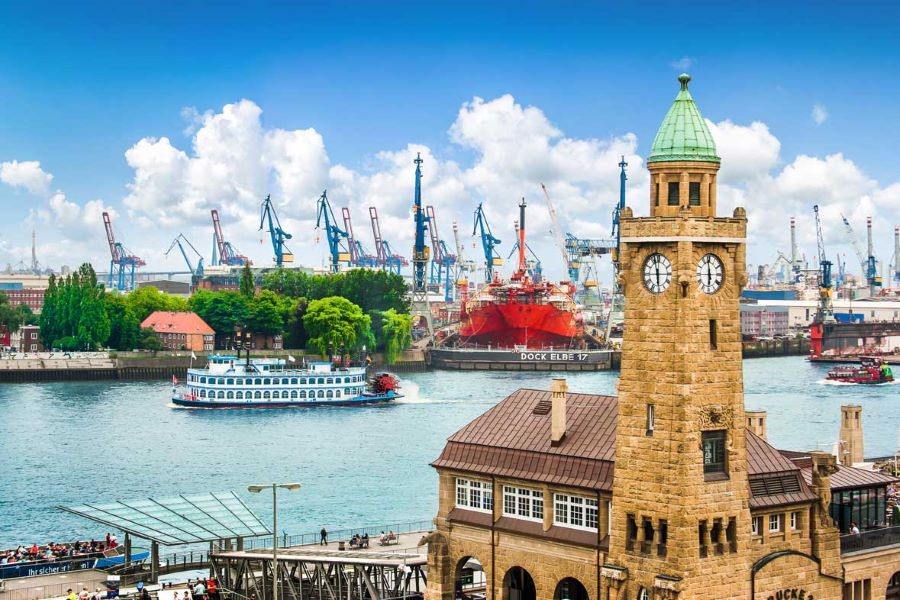 Tọa lạc ngay trên sông Elbe thơ mộng, Hamburg là một trong những thành phố cảng biển lớn nhất châu Âu 