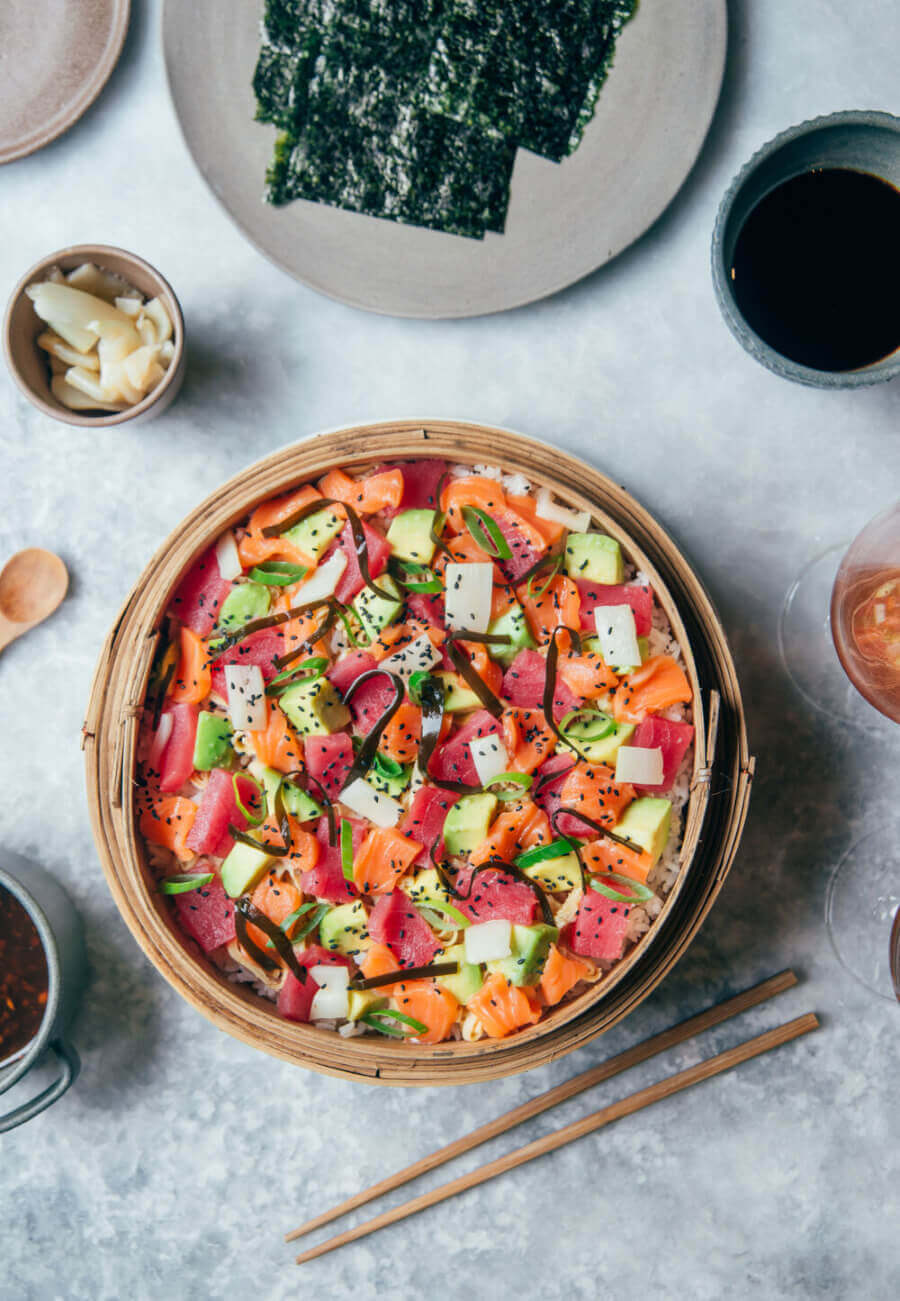 Chirashizushi tại Sushi Ropo luôn được đánh giá cao nhờ sự kết hợp giữa cơm sushi dẻo thơm và những lát hải sản tươi sống