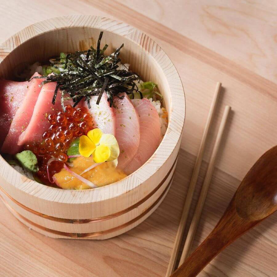 Kikumaru từ lâu đã trở thành điểm đến quen thuộc của những tín đồ ẩm thực, đặc biệt là những ai yêu thích món Chirashizushi