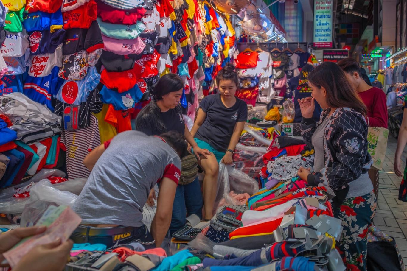 "Chợ kẻ cắp" và những khu mua sắm nổi tiếng ở Bangkok