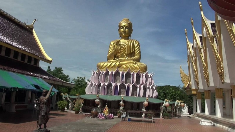 Chùa Wat Samphran với kiến trúc độc đáo ở Thái Lan