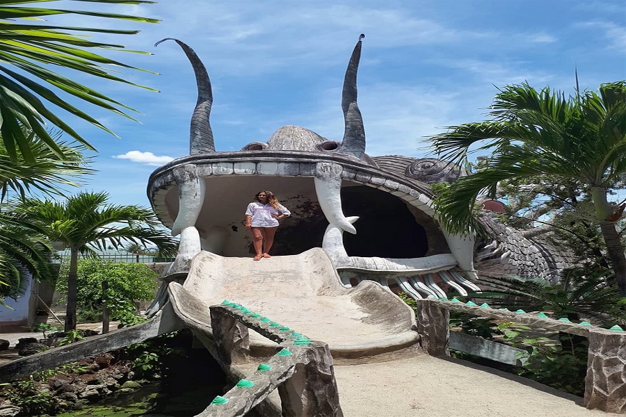 Chùa San Hô được làm hoàn toàn từ vỏ ốc