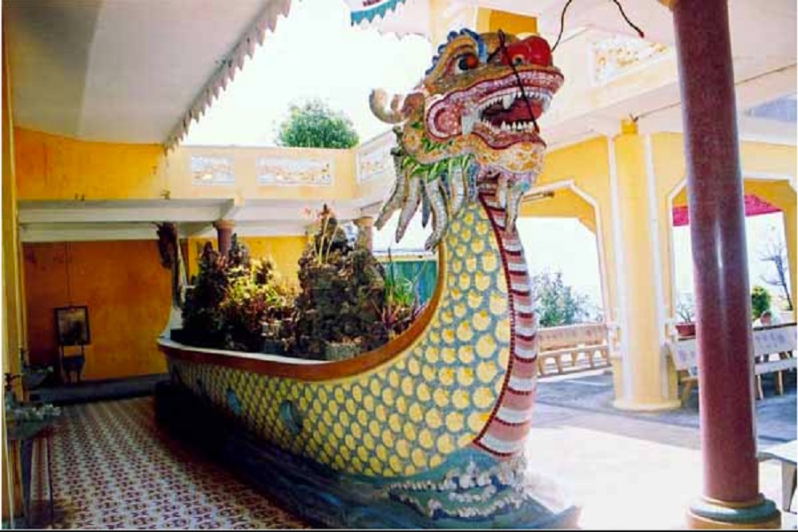 Chùa San Hô được làm hoàn toàn từ vỏ ốc