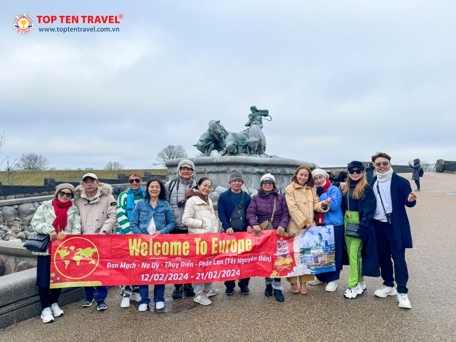 Đoàn khách nhà Top Ten trong tour Bắc Âu: Đan Mạch - Na Uy - Thụy Điển - Phần Lan