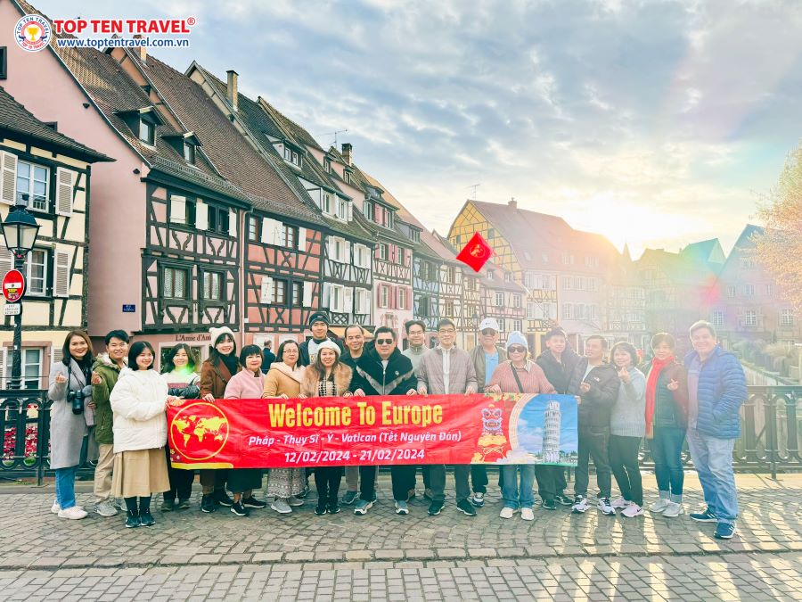 Đoàn khách nhà Top Ten trong tour Pháp - Thụy Sĩ - Ý - Vatican