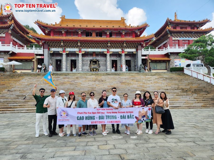 Đoàn khách tham gia tour du lịch Đài Loan cùng Top Ten Travel