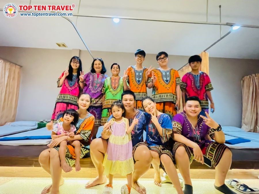 Khách nhà Top Ten trải nghiệm Massage Thái cổ truyền vô cùng thú vị