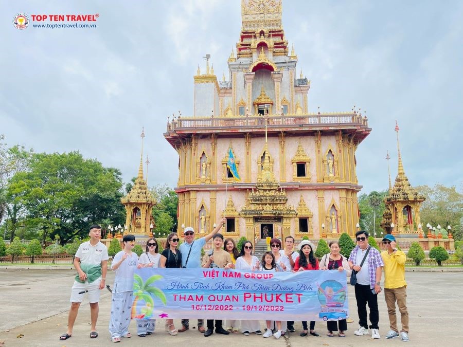 Đoàn khách tham gia tour khám phá thiên đường Phuket của nhà Top Ten Travel