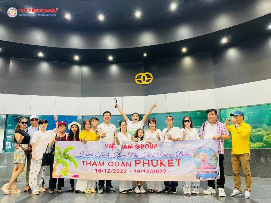 Đoàn khách sẵn sàng khám phá thiên đường biển Phuket cùng Top Ten