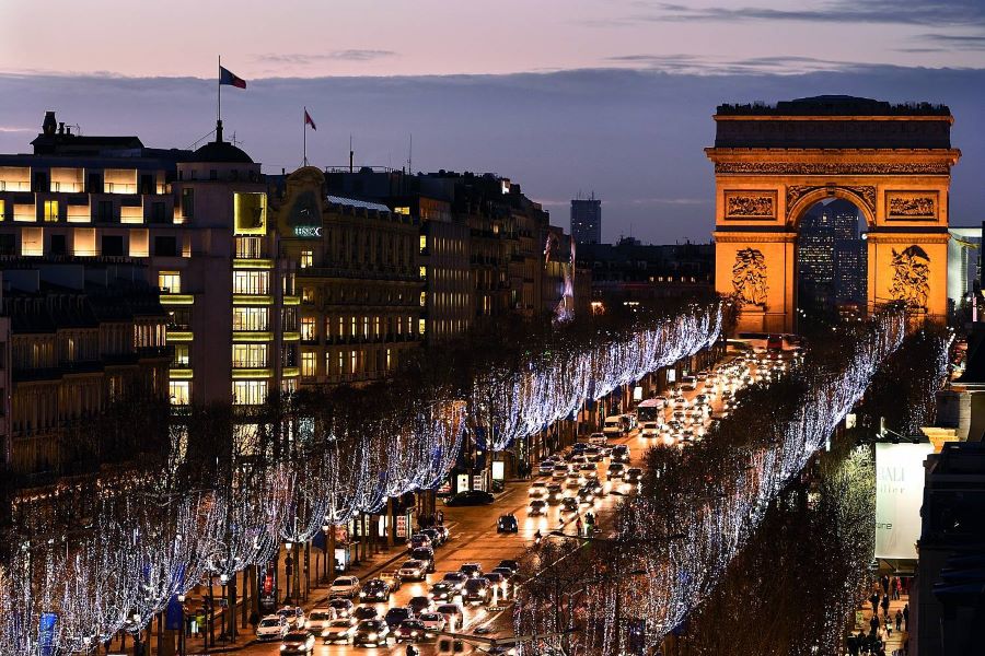 Đại lộ Champs Elysees lại là nơi tập trung những điều tuyệt vời tại nước Pháp