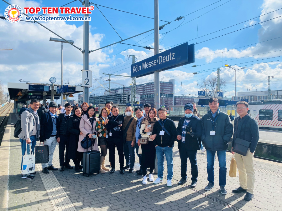 Đoàn khách Top Ten Travel tham quan và khám phá các nước Châu Âu