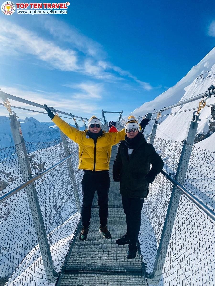 Đoàn khách Top Ten Travel tham quan và khám phá các nước Châu Âu