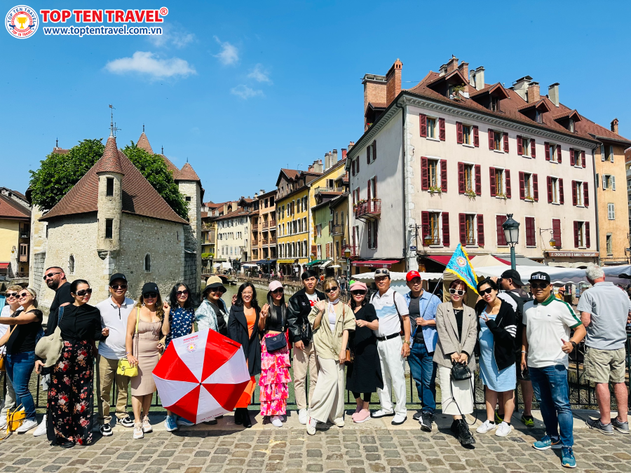 Đoàn khách Top Ten Travel tham quan và khám phá các nước Châu Âu