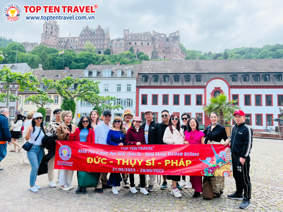 Đoàn khách Top Ten Travel tham quan và khám phá các nước Châu Âu