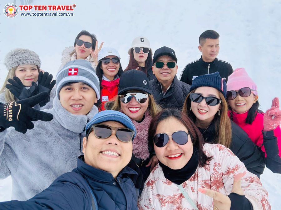 Đoàn khách Top Ten Travel tham quan và khám phá các nước Châu Âu