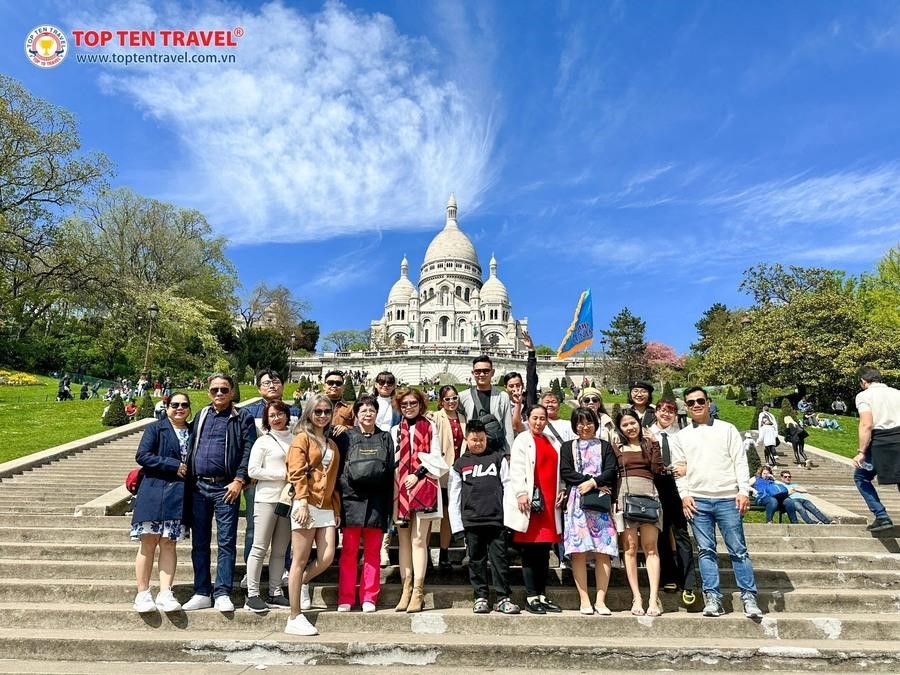 Đoàn khách Top Ten Travel tham quan và khám phá các nước Châu Âu