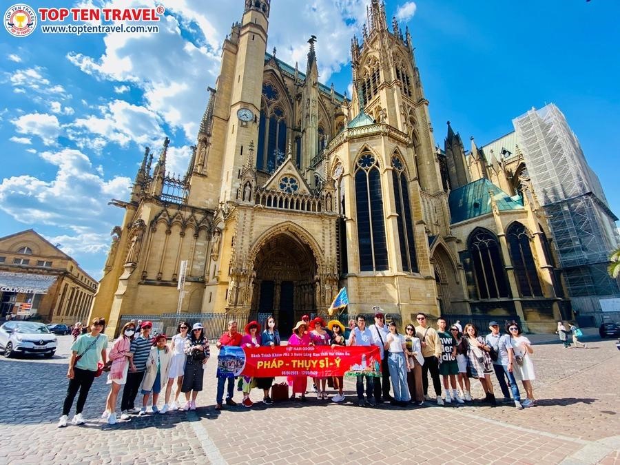 Đoàn khách Top Ten Travel tham quan và khám phá các nước Châu Âu