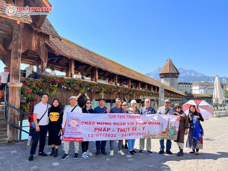 Đoàn khách Top Ten Travel tham quan và khám phá các nước Châu Âu