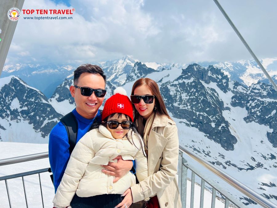 Đoàn khách Top Ten Travel tham quan và khám phá các nước Châu Âu