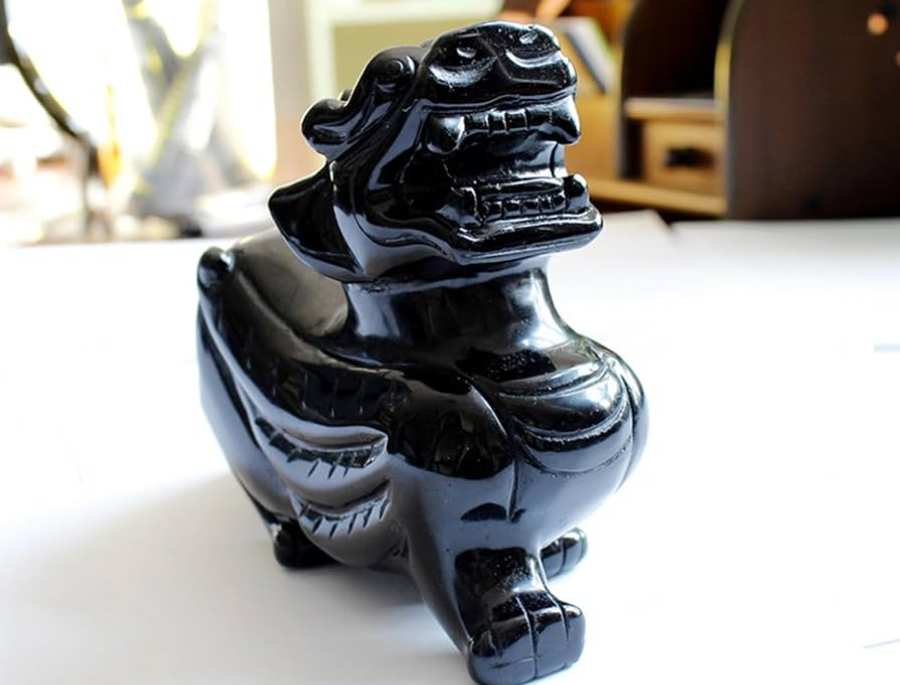 Tỳ Hưu đá obsidian là sự kết hợp hoàn hảo giữa linh vật phong thủy và năng lượng mạnh mẽ của đá obsidian