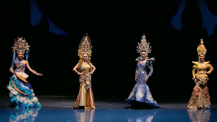 Các nghệ sĩ tham gia Colosseum Show đều được đầu tư trang phục lộng lẫy, cầu kỳ, được thiết kế tỉ mỉ