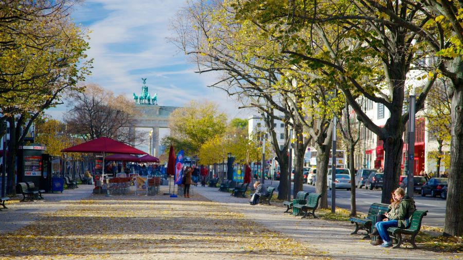 Đại lộ Unter den Linden - một trong những đại lộ đẹp nhất Berlin