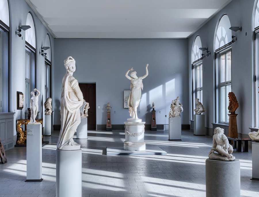 Hình ảnh những bức tượng thần thoại đến các bức tượng chân dung sống động tại bảo tàng