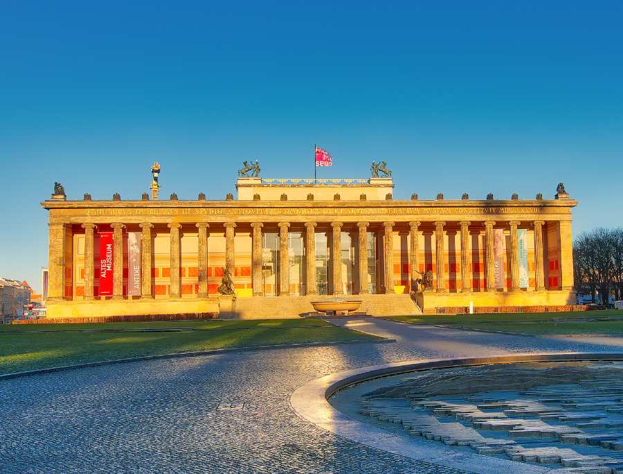 Bảo tàng Altes sở hữu kiến trúc tân cổ điển với vẻ đẹp độc đáo và tráng lệ