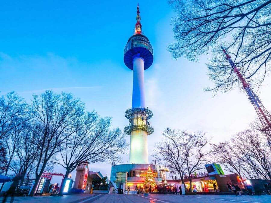 Tháp Namsan là điểm đến không thể bỏ qua khi bạn đi du lịch Seoul